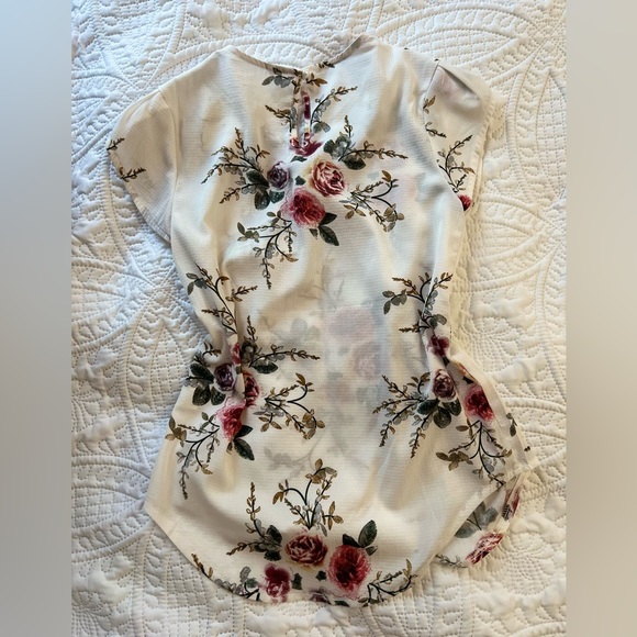 Tulip sleeve floral top - Picture 2 of 4